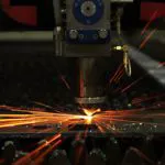 Il taglio laser per incidere i materiali