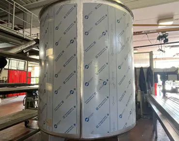Serbatoio in acciaio inox comprensivo di sistema di miscelazione 