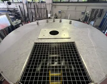 Serbatoio in acciaio inox comprensivo di sistema di miscelazione 