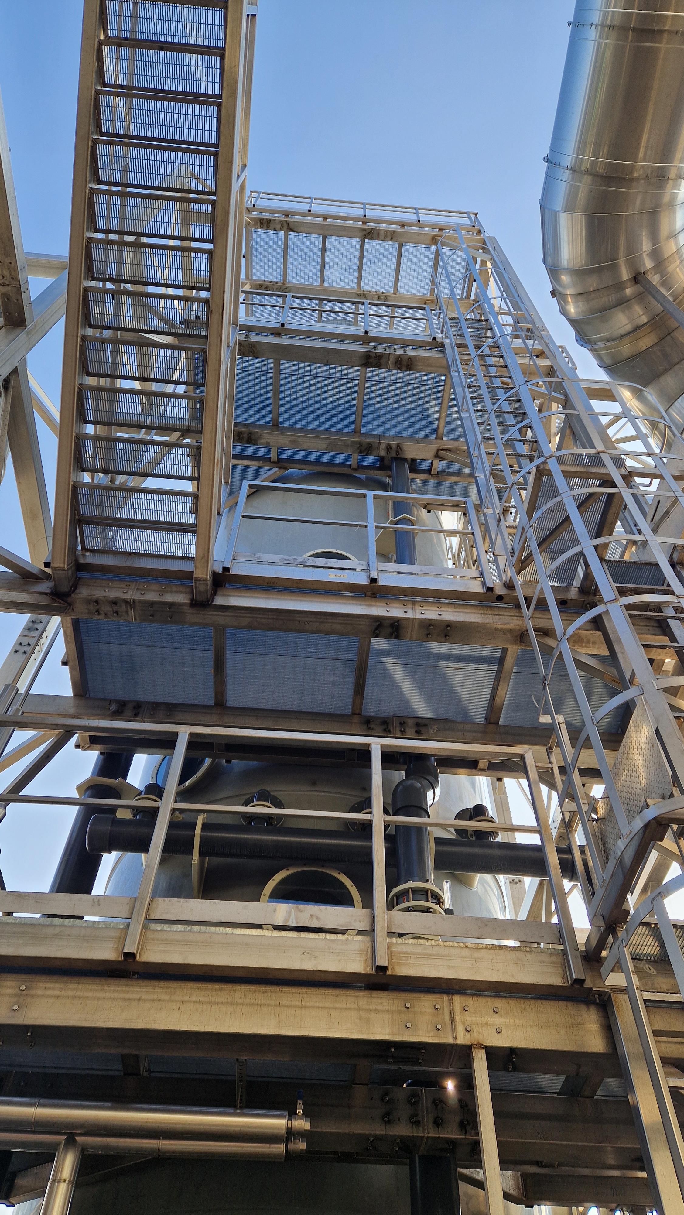 REALIZZAZIONE TORRE IN ACCIAIO INOX