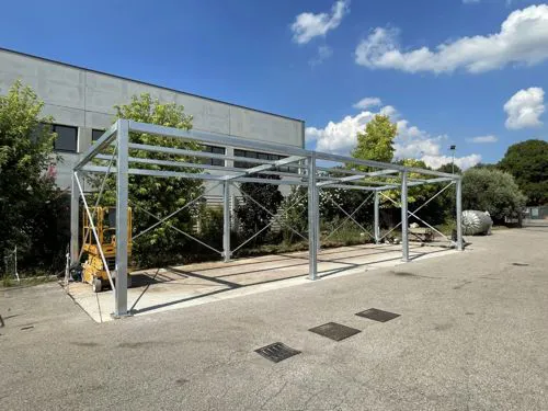 Realizzazione tettoia per deposito carrelli elevatori