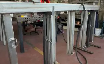 Supporti in acciaio certificati EN 1090 per il fissaggio di tubazioni industriali